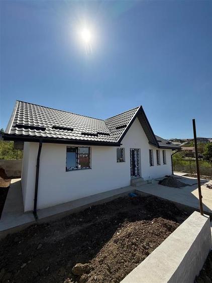 Casă cu 3 camere cu Teren 300 Mp în Bucium