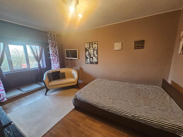 Garsonieră decomandată în Lunei