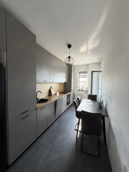 Apartament cu 2 camere decomandat în Titan