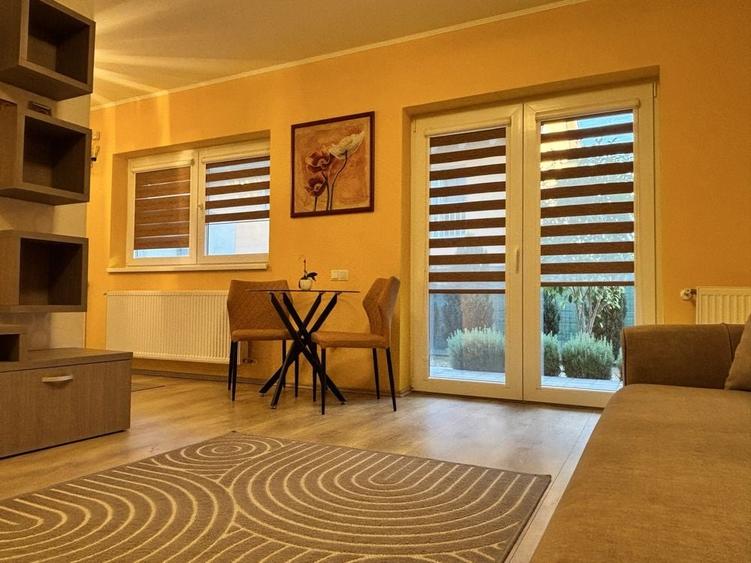 Apartament cu 2 camere decomandat, mobilat în Central