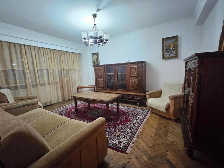 Apartament cu 3 camere decomandat în Banat