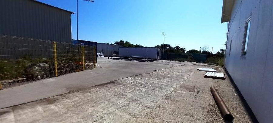 Spațiu industrial, de 1,000 mp, în Central