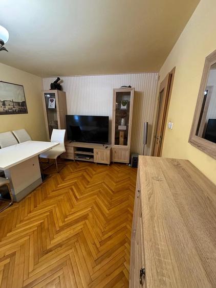 Apartament cu 3 camere decomandat în Lipovei