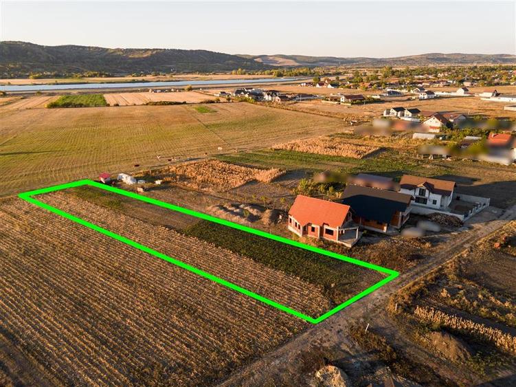 Teren intravilan de 1800 mp, în Oșorhei