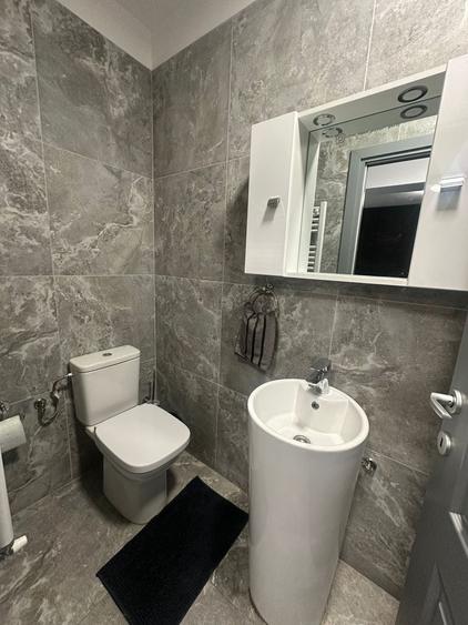 Casă individuală cu 5 camere cu Canalizare în Central