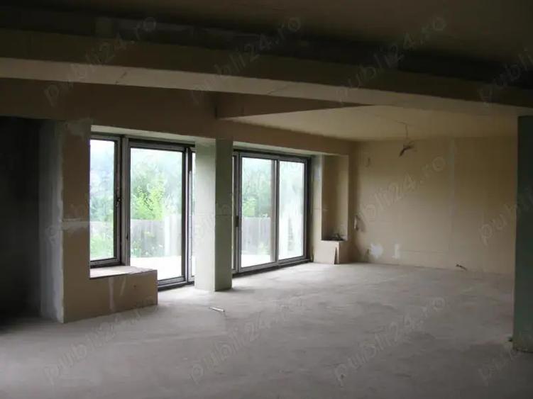 Casă cu 6 camere cu Teren 1700 Mp în 1 Decembrie