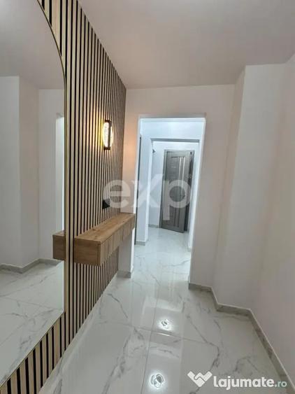 Apartament cu 3 camere decomandat în Micro 8