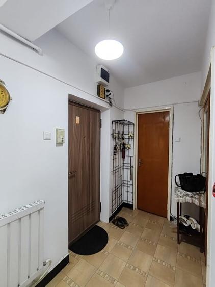 Apartament cu 3 camere decomandat, mobilat în Decebal