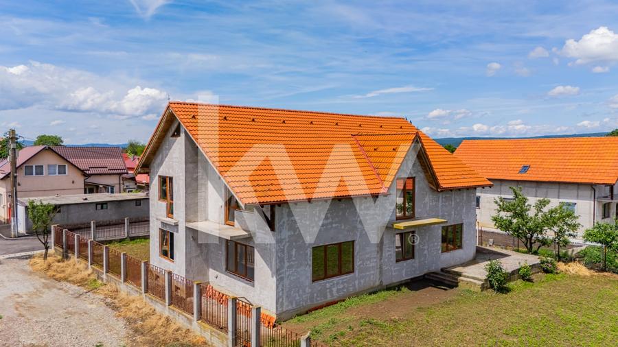 Casă individuală cu 7 camere cu Canalizare în Feldioara