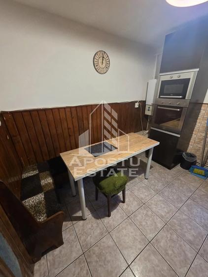 Apartament cu 4 camere decomandat în Dâmbovița