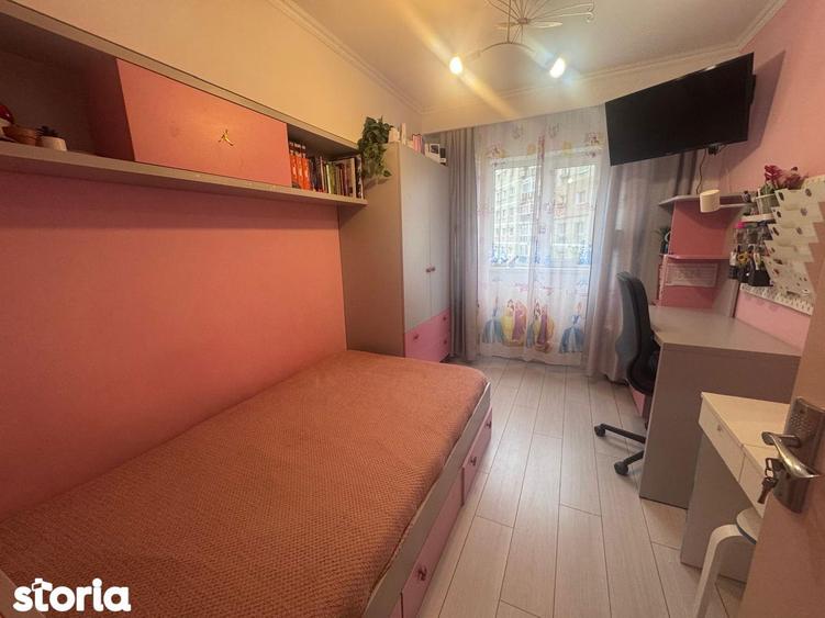 Apartament cu 3 camere decomandat în Drumul Taberei