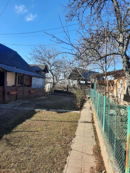 Casă cu 5 camere în Făncica