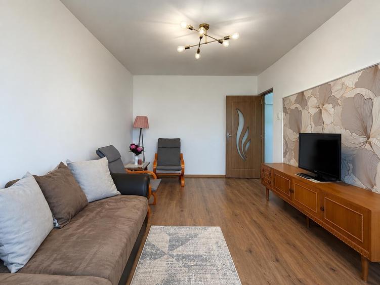 Apartament cu 3 camere decomandat, mobilat în Dristor