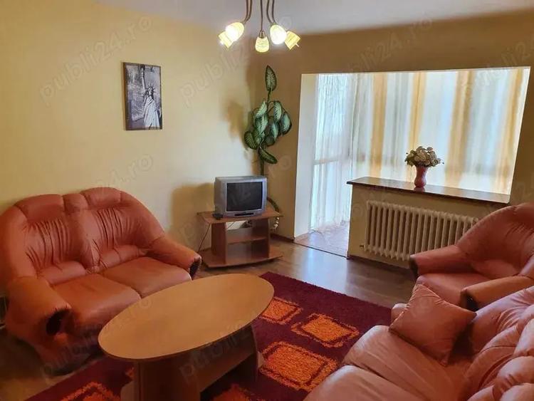 Apartament cu 3 camere semidecomandat în Dacia