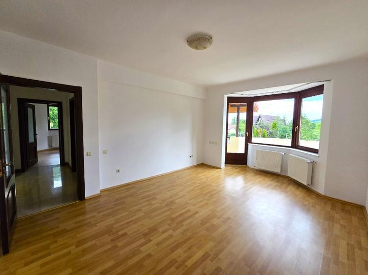 Casă individuală cu 15 camere cu Teren 3200 Mp în Breaza