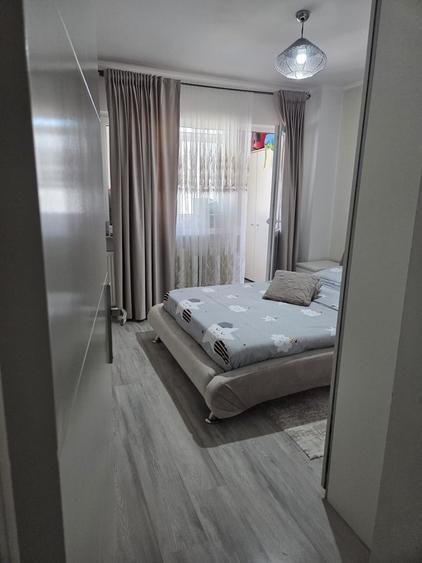 Apartament cu 3 camere decomandat în Progresul