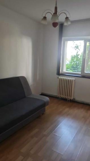 Apartament cu 4 camere decomandat în Canta
