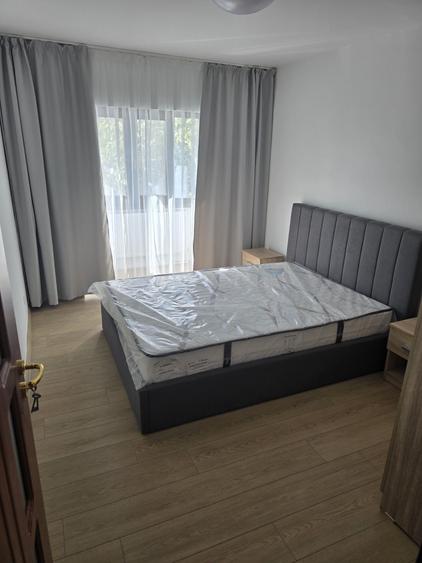 Apartament cu 3 camere semidecomandat în Sud