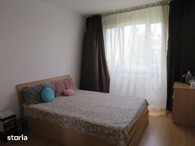 Apartament cu 3 camere semidecomandat, mobilat în Gara de Nord