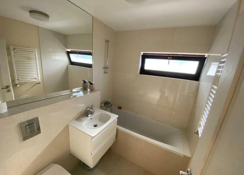 Duplex cu 4 camere cu Canalizare în Bucium