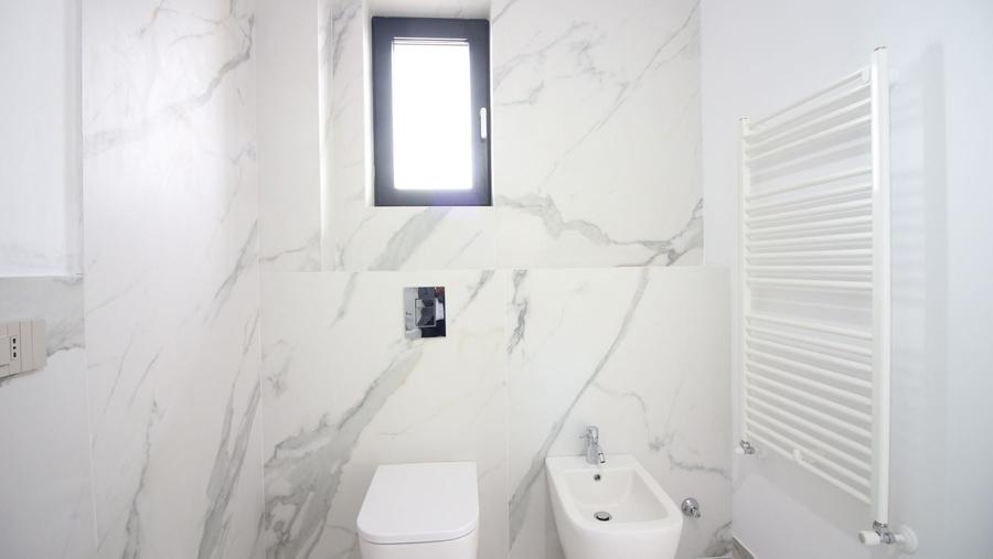 Penthouse cu 4 camere semidecomandat în Băneasa