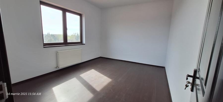 Casă individuală cu 8 camere cu Garaj în Berceni