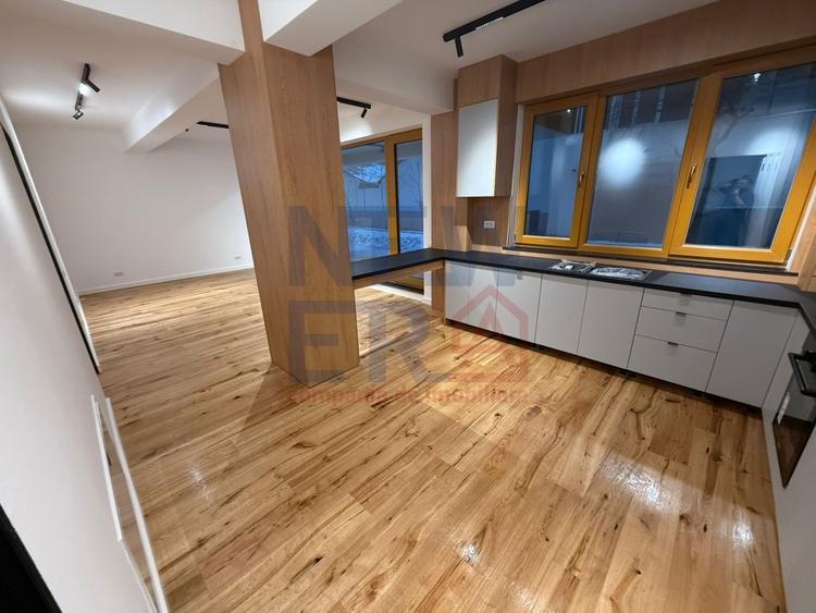 Apartament cu 3 camere semidecomandat în Domenii
