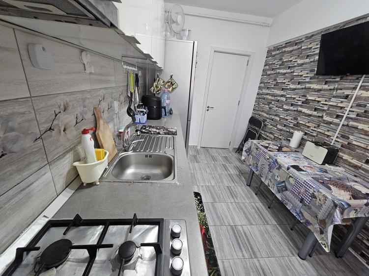 Apartament cu 2 camere decomandat în Runcu