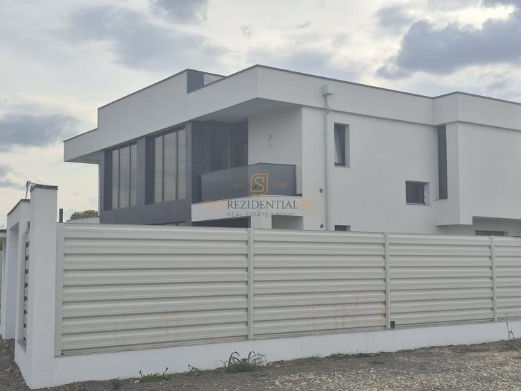 Duplex cu 4 camere cu Canalizare în 1 Decembrie