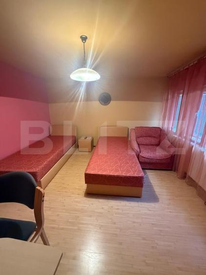 Apartament cu 3 camere semidecomandat, mobilat în Central
