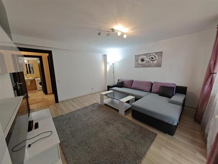 Apartament cu 2 camere decomandat, mobilat în Tractorul