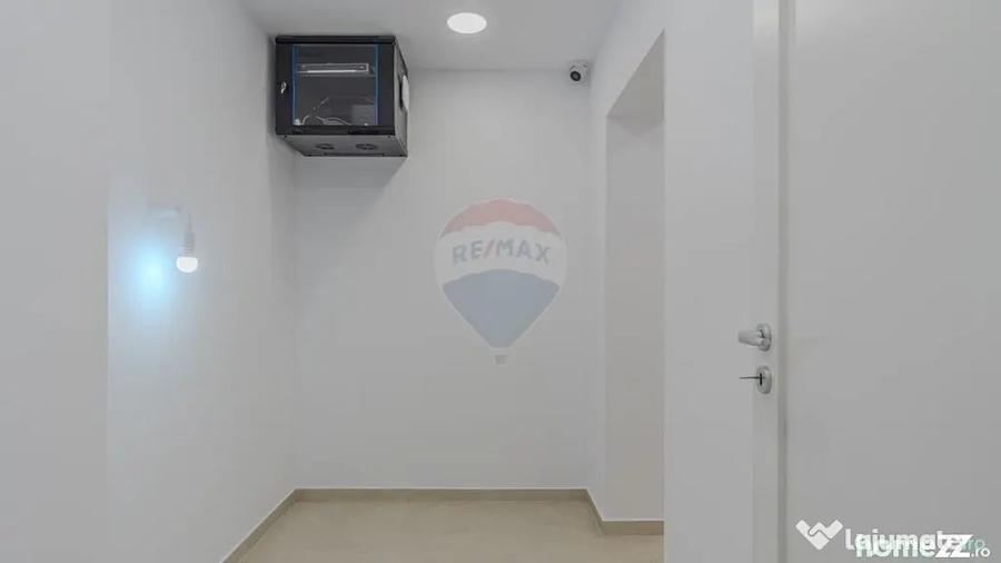 Apartament cu 9 camere decomandat în Astra