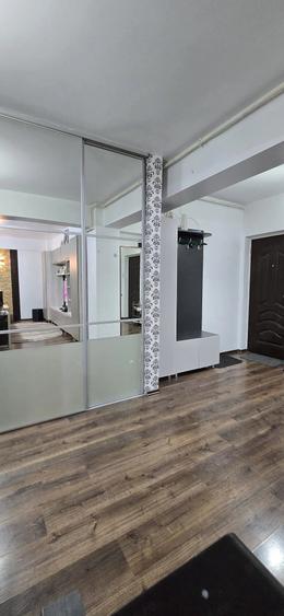 Apartament cu 3 camere decomandat în Km 5