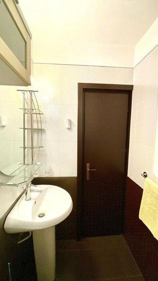 Apartament cu 4 camere decomandat, mobilat în Central