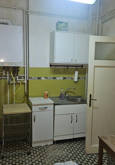 Apartament cu 3 camere semidecomandat în Gara de Nord