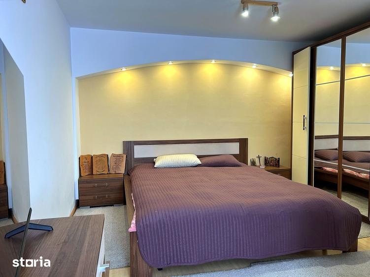 Casă cu 7 camere cu Teren 378 Mp în Vest