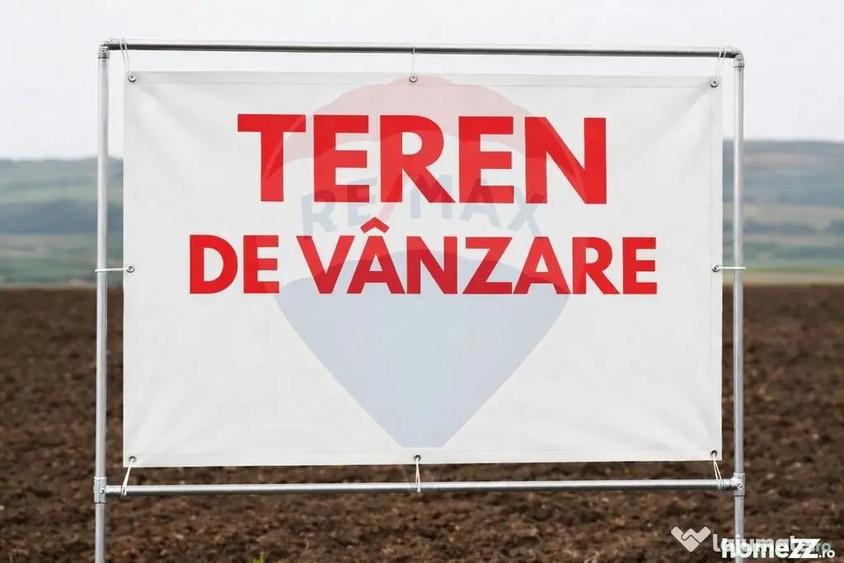 Teren de 25800 mp, în Cadaș