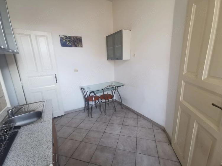 Apartament cu 2 camere semidecomandat în P-ța Victoriei
