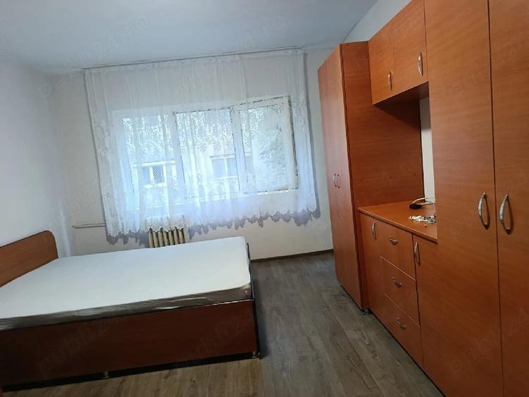 Garsonieră decomandată în Rogerius