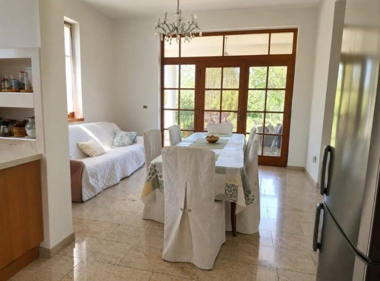 Casă individuală cu 5 camere cu Teren 1440 Mp în Aradul Nou