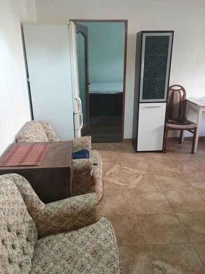 Garsonieră decomandată în Precista