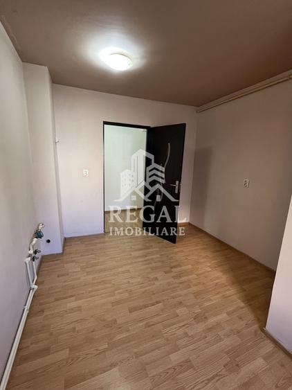 Apartament cu 4 camere decomandat în Sud