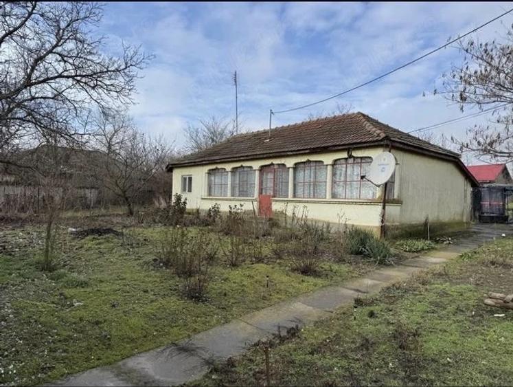 Casă cu 4 camere cu Teren 1000 Mp în Ileana