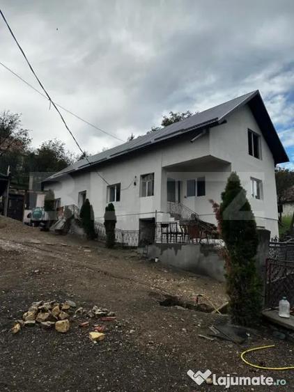 Casă cu 4 camere cu Teren 550 Mp în Baciu