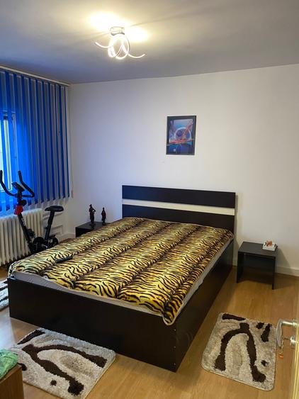 Apartament cu 4 camere decomandat în Central