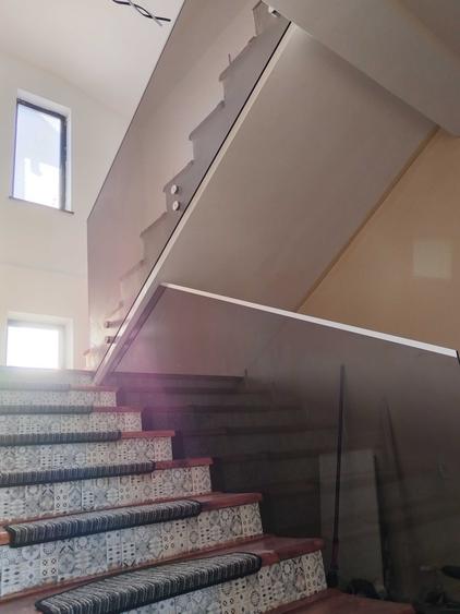Casă cu 4 camere cu Teren 300 Mp în Tuzla