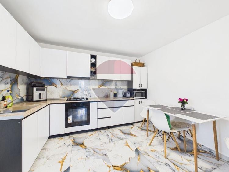 Duplex cu 4 camere cu Teren 250 Mp în Domnești