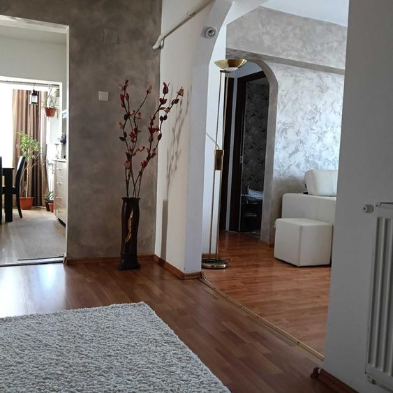 Apartament cu 4 camere decomandat în Unirii Sud
