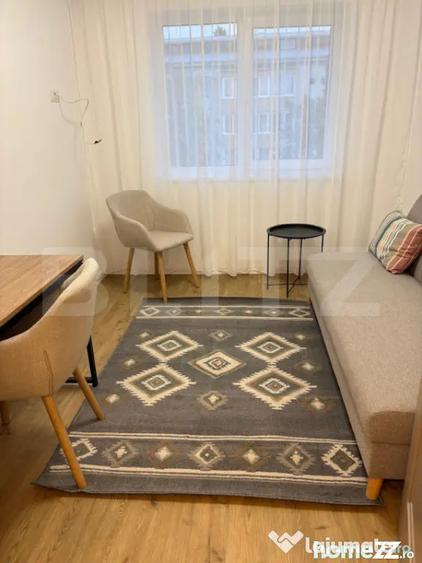 Apartament cu 4 camere semidecomandat în Universității