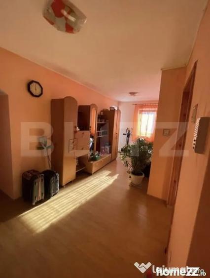 Apartament cu 3 camere decomandat în Siret
